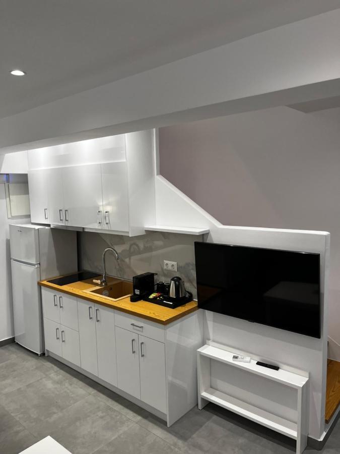 Ocean Blue Suites Ierissos Bagian luar foto