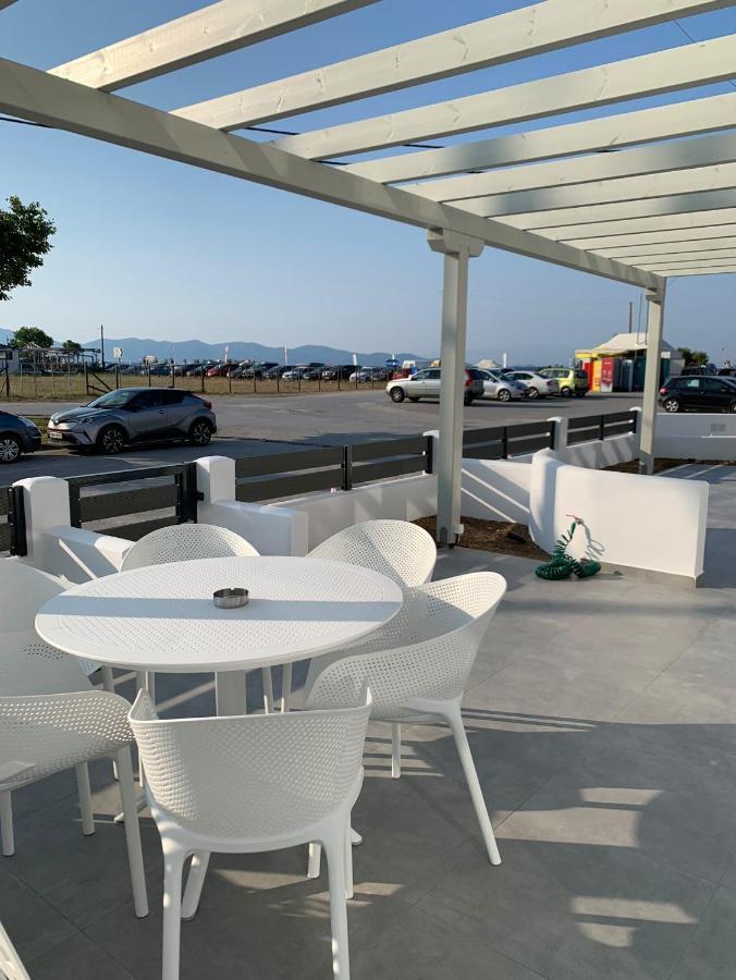Ocean Blue Suites Ierissos Bagian luar foto
