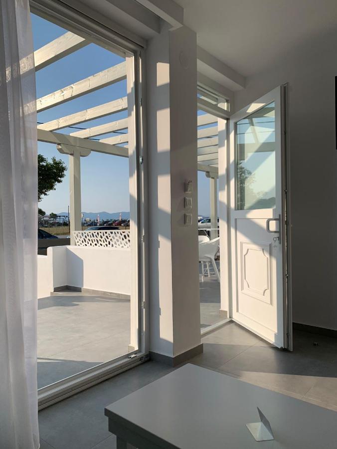 Ocean Blue Suites Ierissos Bagian luar foto