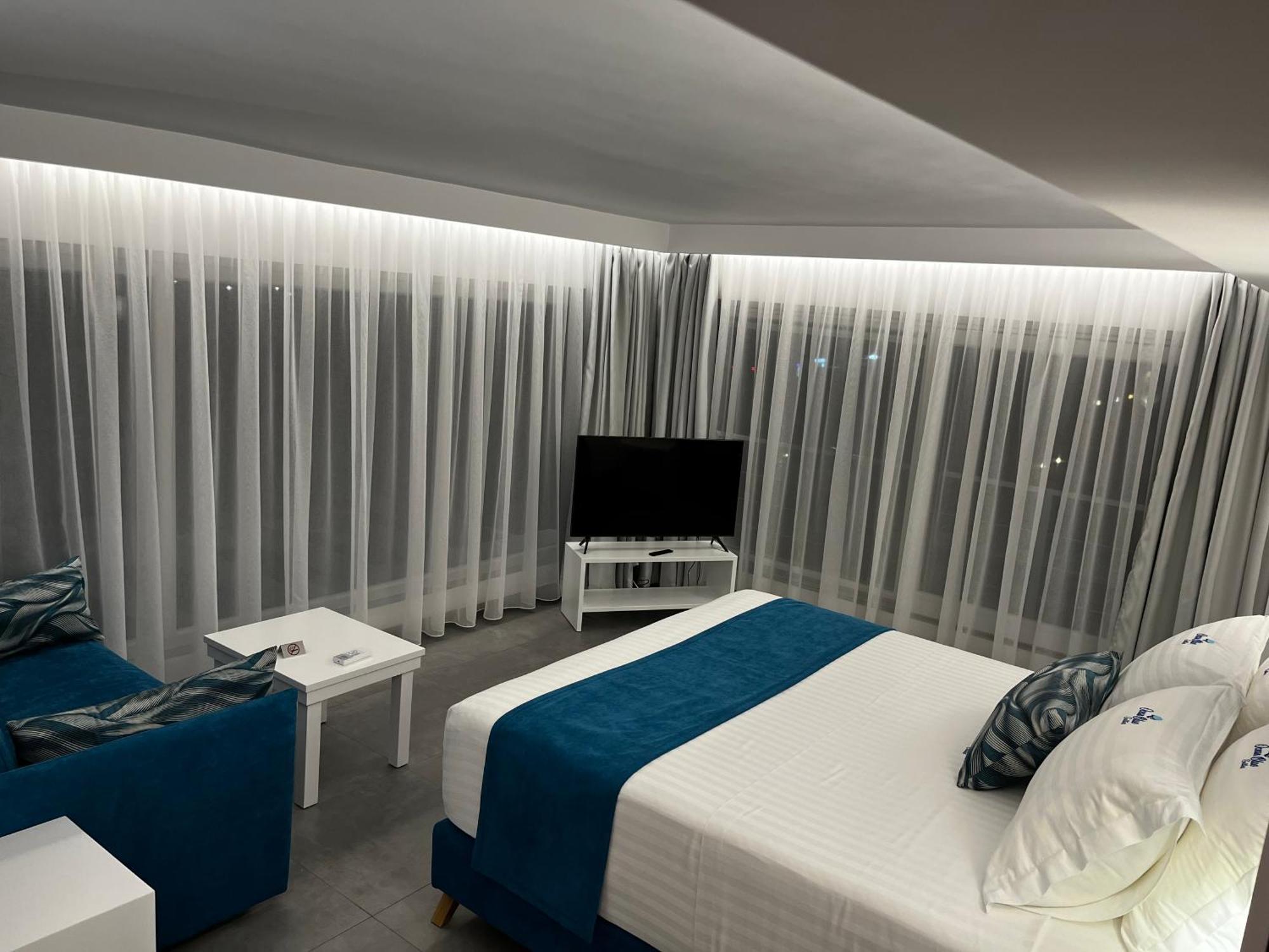 Ocean Blue Suites Ierissos Bagian luar foto