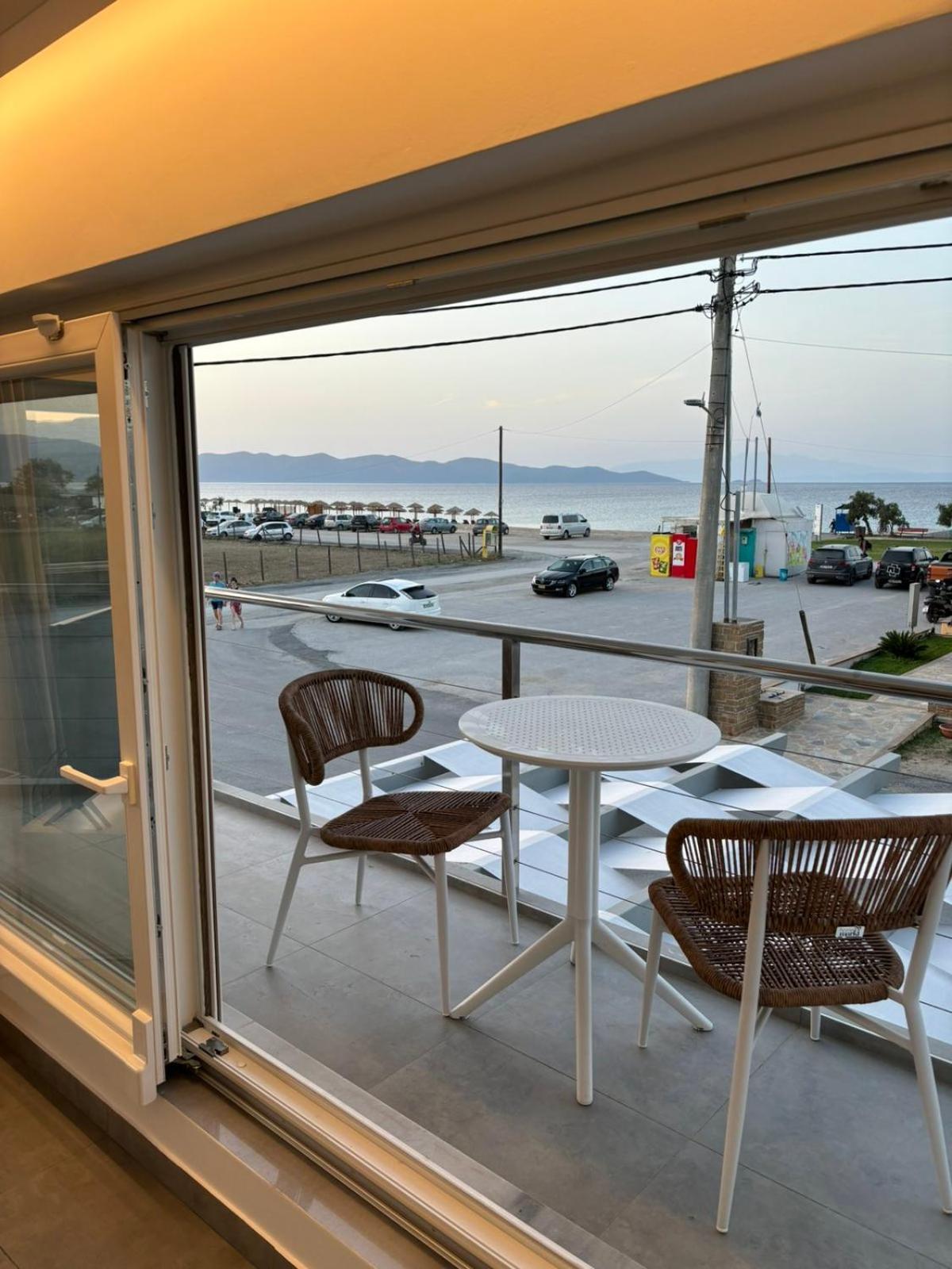 Ocean Blue Suites Ierissos Bagian luar foto